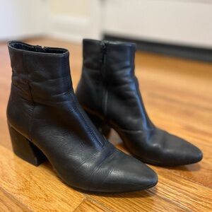 VAGABOND POINTED CHELSEA BOOTIES